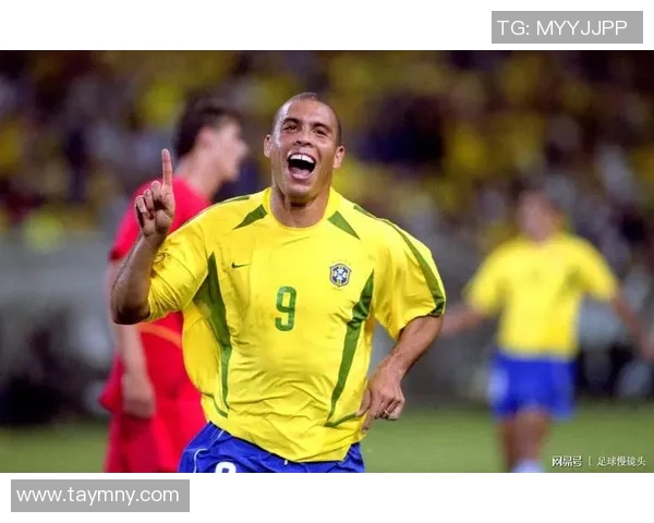 巴西足球明星阿德里阿诺的传奇人生与辉煌成就回顾